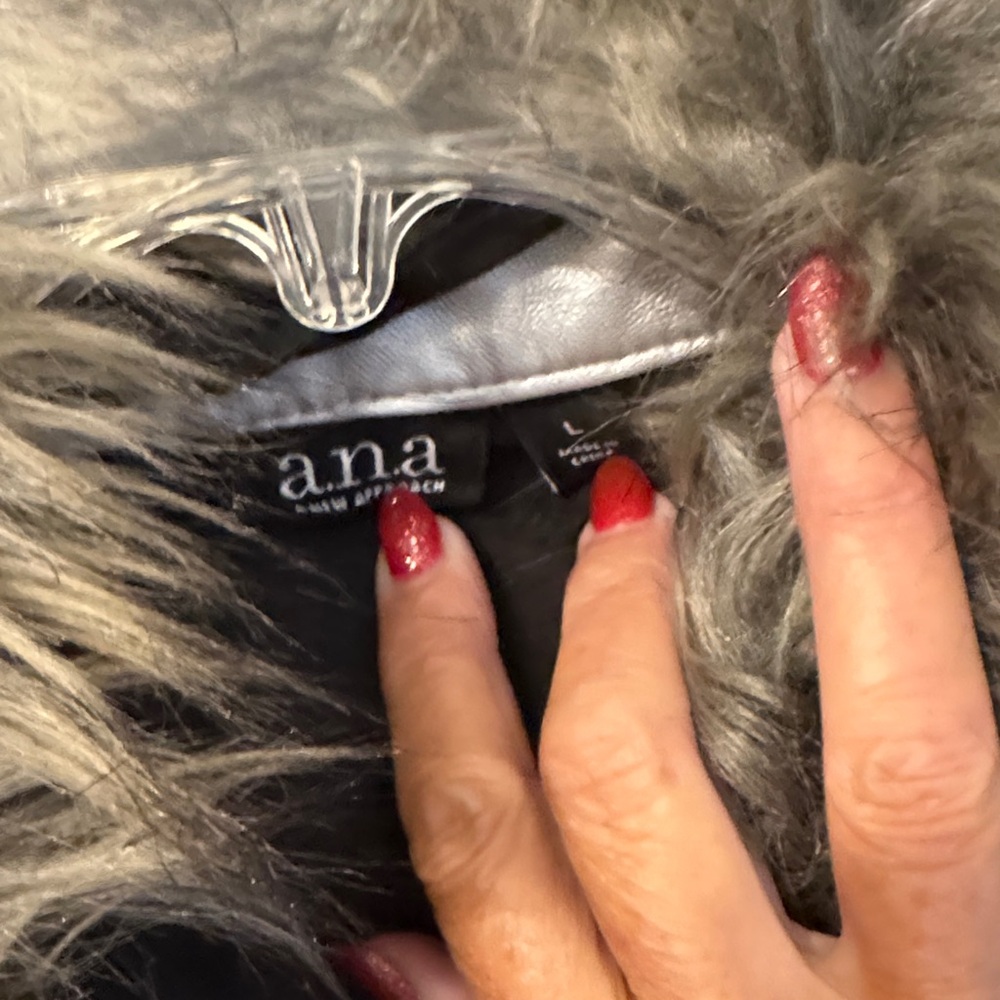 Anna Silver Leather Jacket with Faux Fur Collar - Picture 2 of 3